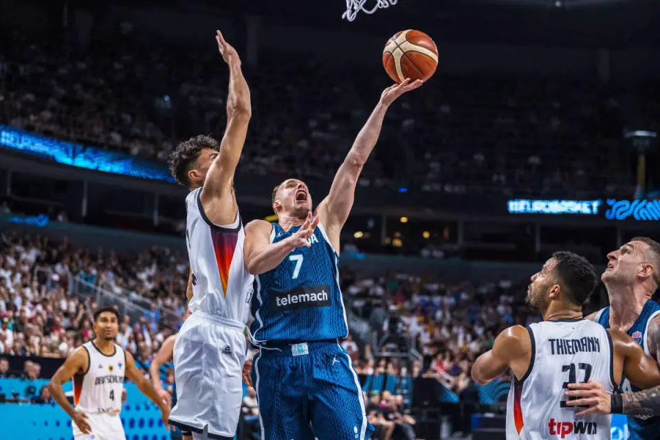 大幅下滑了, 入了八强