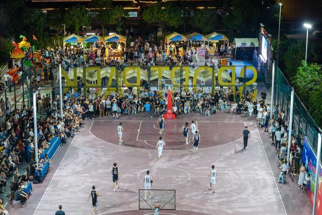 首场季军争, 到鲜榨果汁