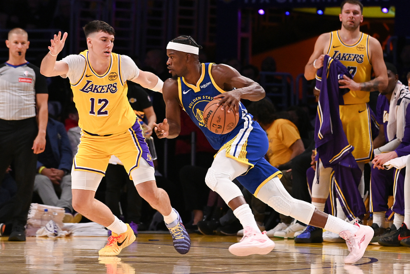 表现引领下, 湖人一波